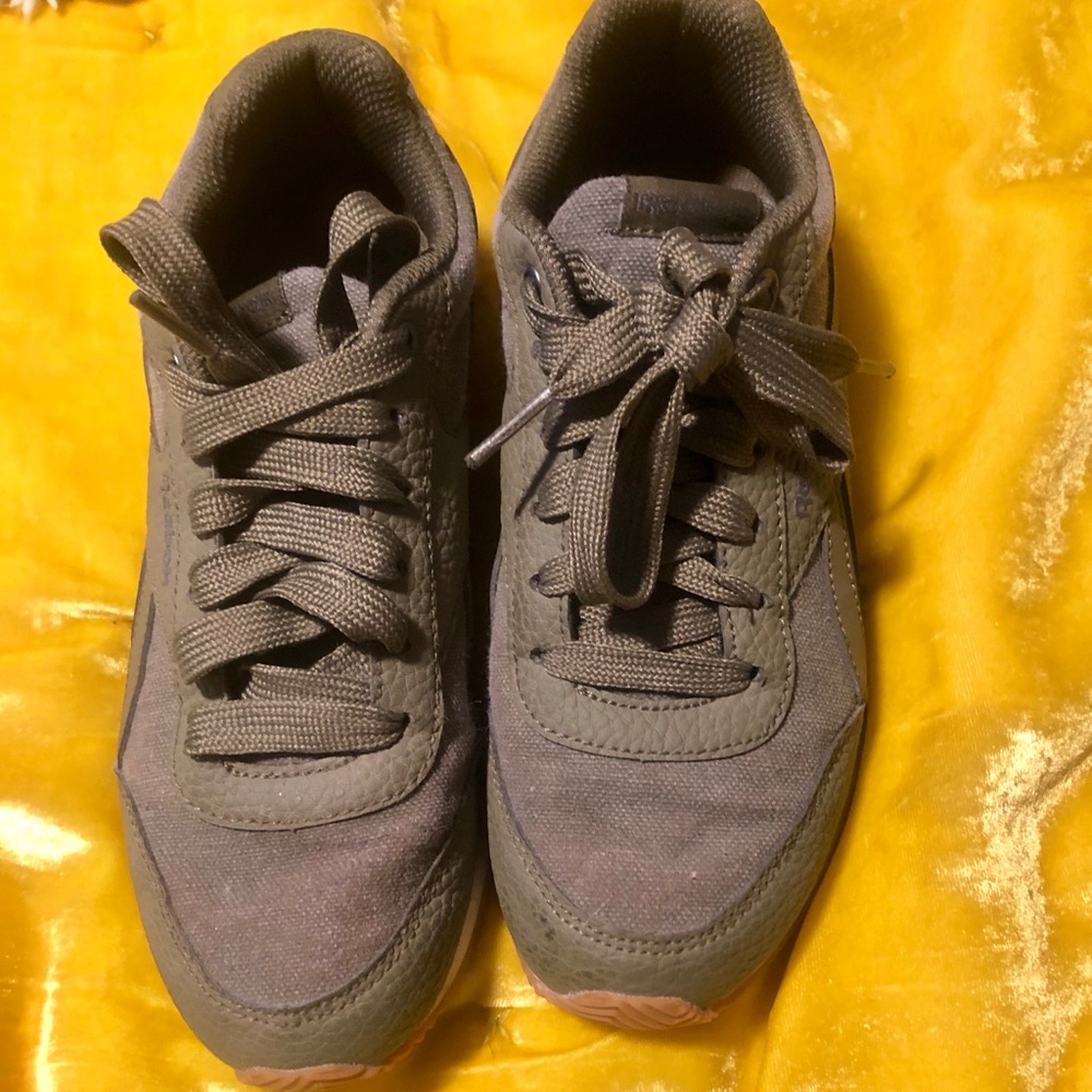 Hunter Green Classic Reebok’s - Picture 4 of 6